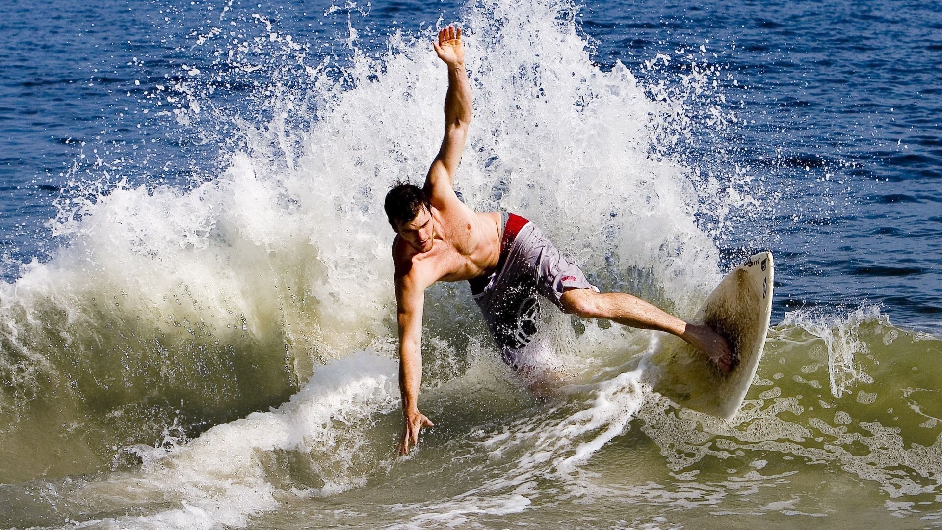 坏消息,阿德巴约核磁共振检查结果证实脚趾受伤,至少将缺席1场